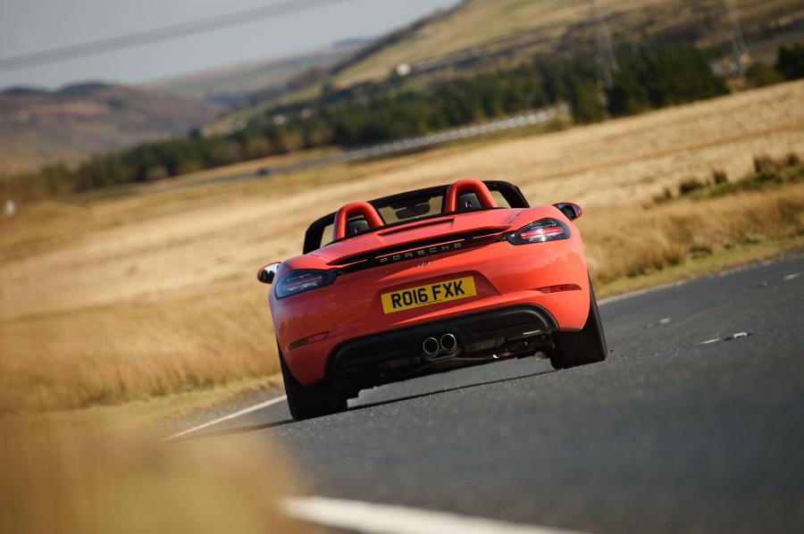 Porsche 718 Boxster S 2016 года  (UK) (фото 20 из 29)